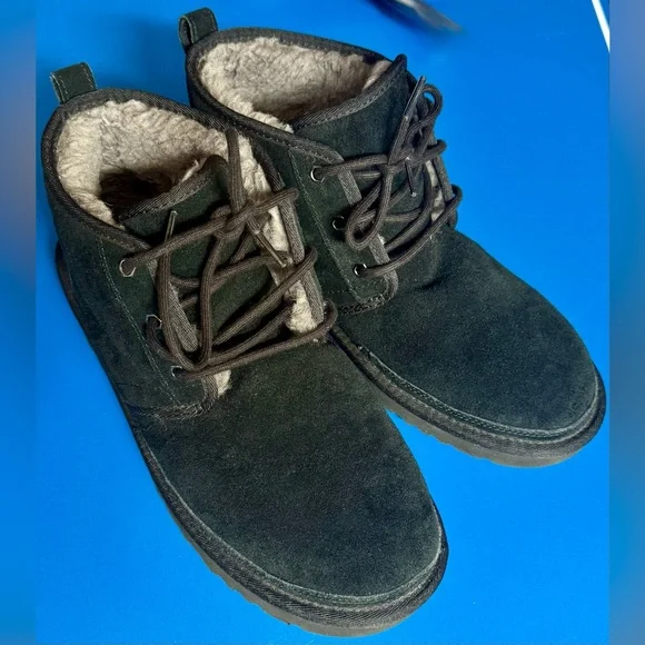 EUC 🖤 UGG Neumel Chukka Boots Men’s 12 Black Suede Shearling Lined